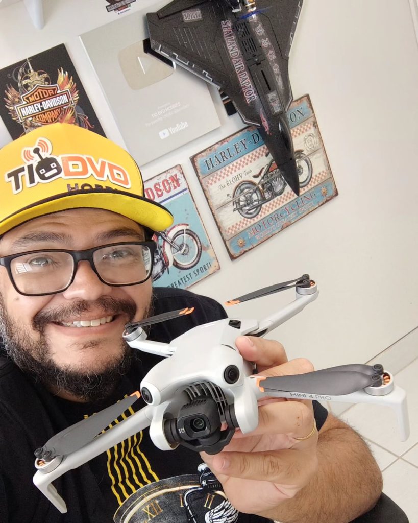 Tio DVD Mostrando seu drone